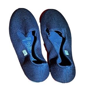 ROLLASOLE brand. Size S. Gently worn. Has a lot of wear left in them.